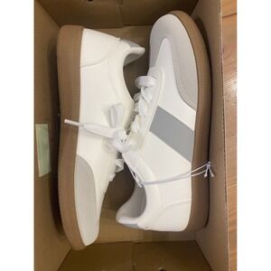 NEW JSport Cecily White Grey Lightweight With Memory Foam Sneakers Women's Sz 6